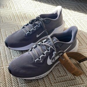 Nike Men's Gray Running Shoes